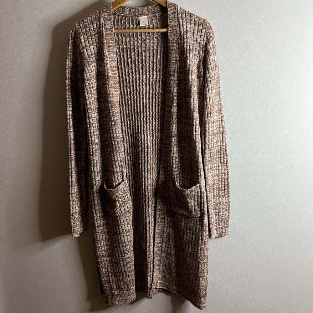 Long Sleeve Open Cardigan with Pockets. Color Brown. Size M